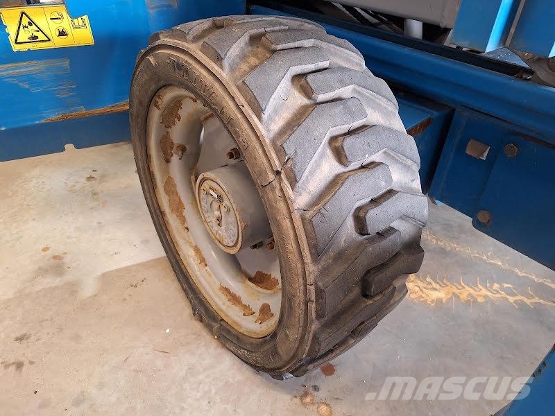 Genie GS-4390 RT Ollós emelők