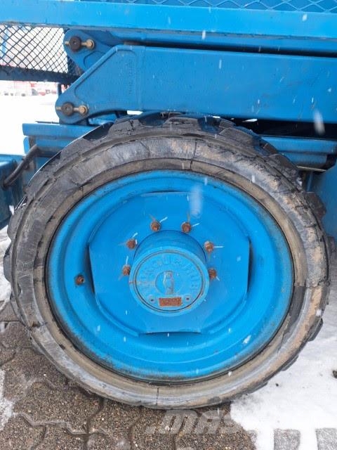 Genie GS-4390 RT Žirkliniai keltuvai