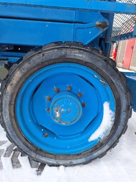 Genie GS-4390 RT Žirkliniai keltuvai