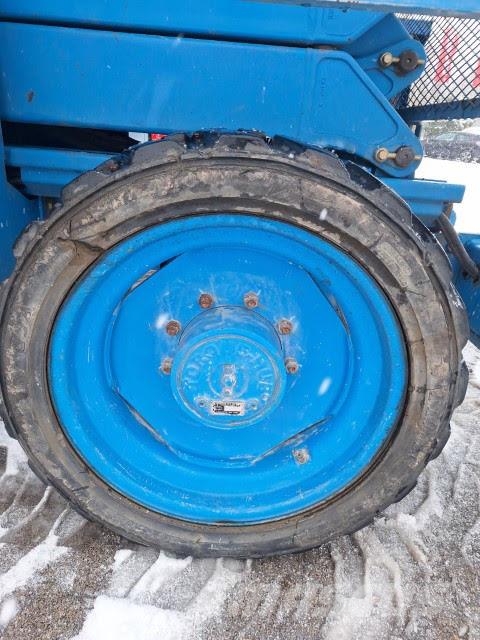Genie GS-4390 RT Žirkliniai keltuvai