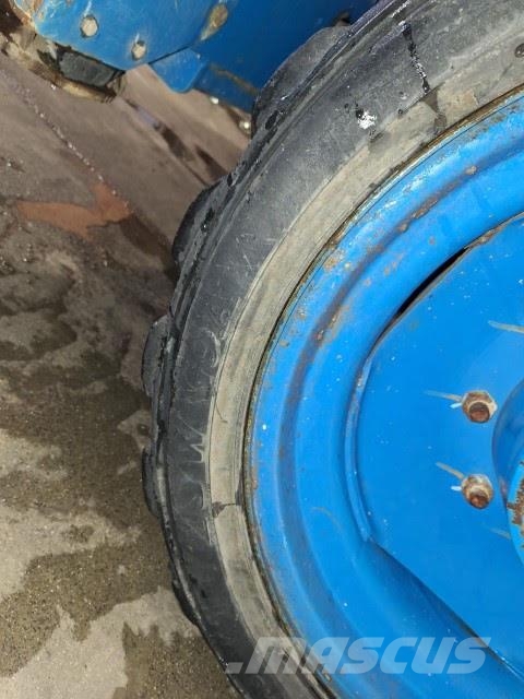 Genie GS-4390 RT Žirkliniai keltuvai