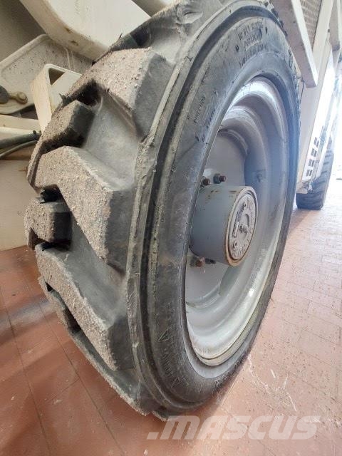 Genie GS-4390 RT Žirkliniai keltuvai