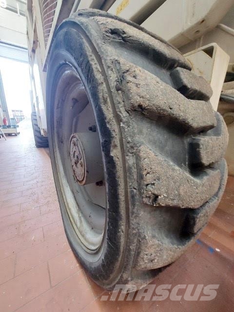 Genie GS-4390 RT Žirkliniai keltuvai