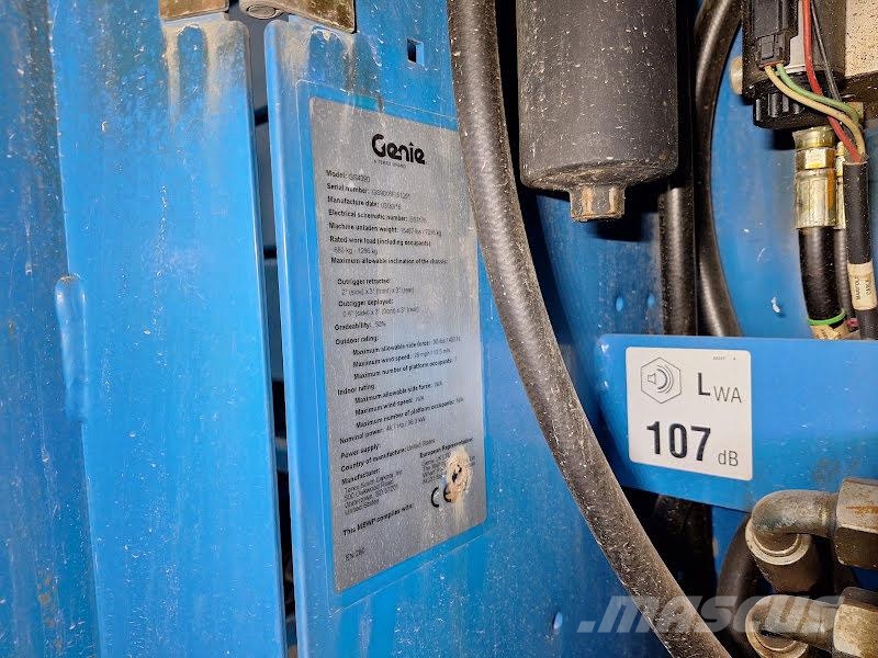Genie GS-4390 RT Scheren-Arbeitsbühnen