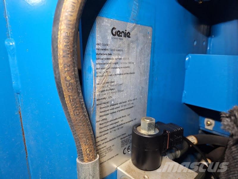 Genie GS-4390 RT Ollós emelők
