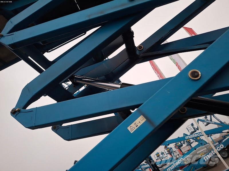 Genie GS-4390 RT Scheren-Arbeitsbühnen