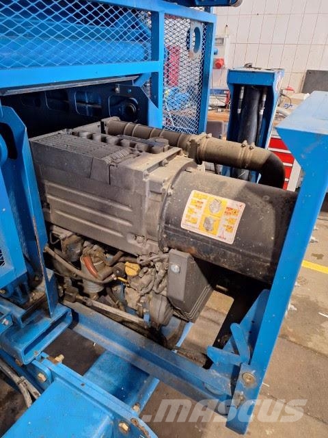 Genie GS-4390 RT Žirkliniai keltuvai
