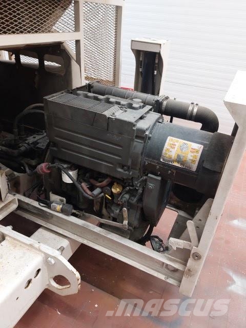 Genie GS-4390 RT Žirkliniai keltuvai