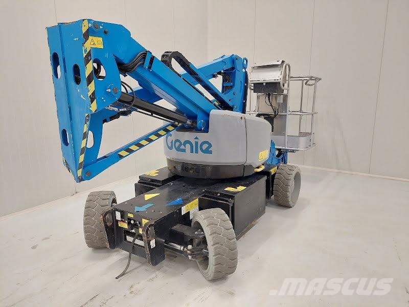 Genie Z-33/18 Gelenkteleskoparbeitsbühnen