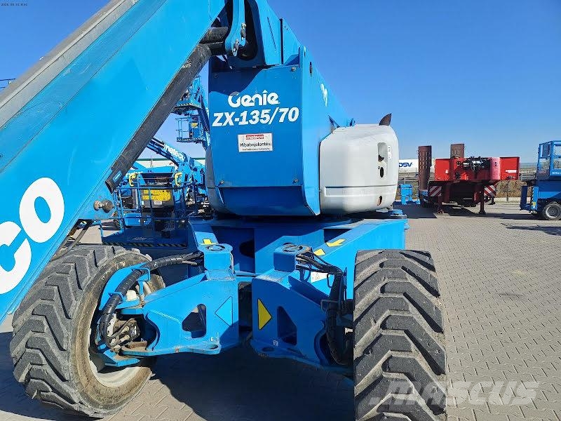 Genie ZX-135/70 Karos emelők