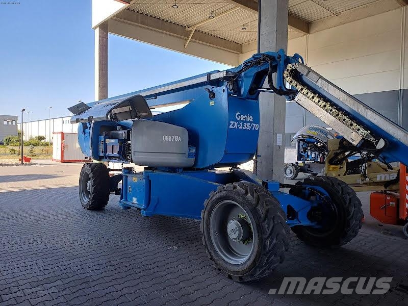 Genie ZX-135/70 Karos emelők