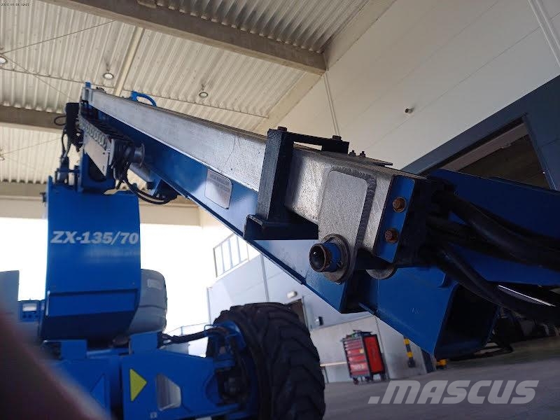 Genie ZX-135/70 Karos emelők