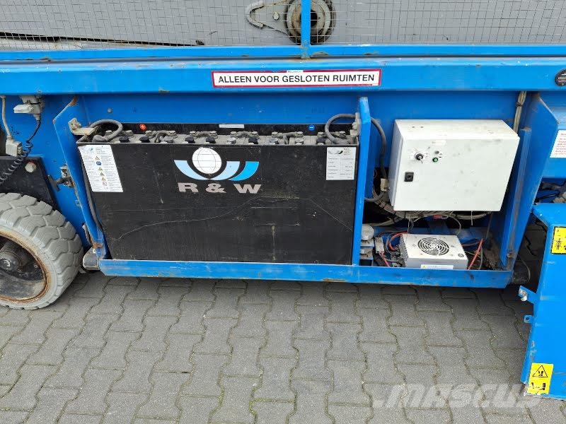 Holland Lift N-195EL12 Nůžková zvedací plošina