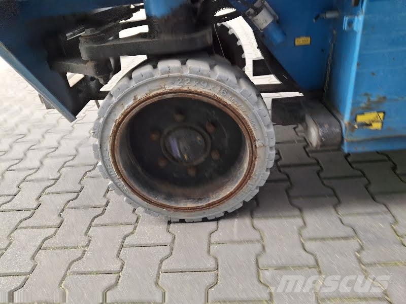 Holland Lift N-195EL12 Nůžková zvedací plošina