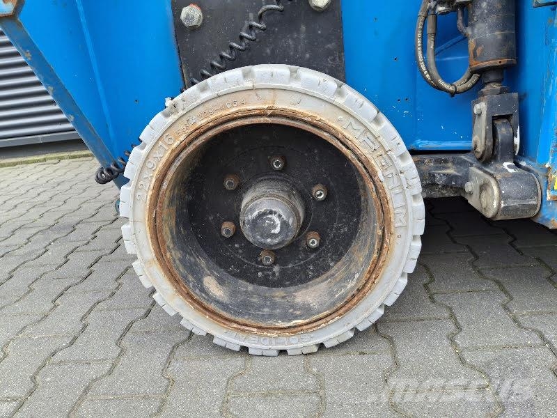 Holland Lift N-195EL12 Nůžková zvedací plošina