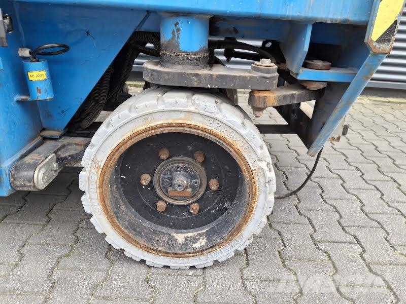 Holland Lift N-195EL12 Nůžková zvedací plošina