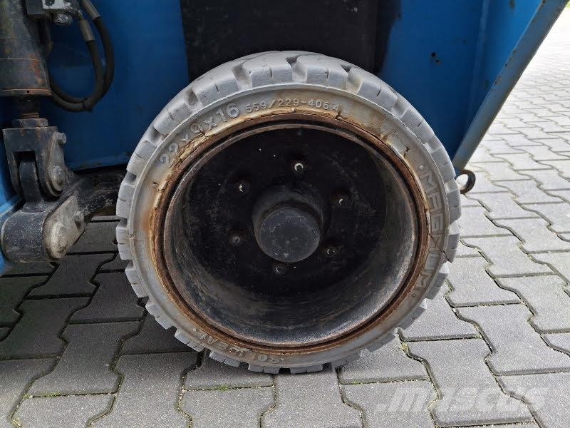 Holland Lift N-195EL12 Nůžková zvedací plošina