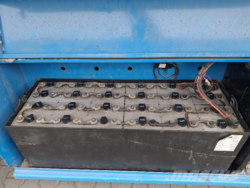 Holland Lift Q-135EL24 Elevadores de tesoura
