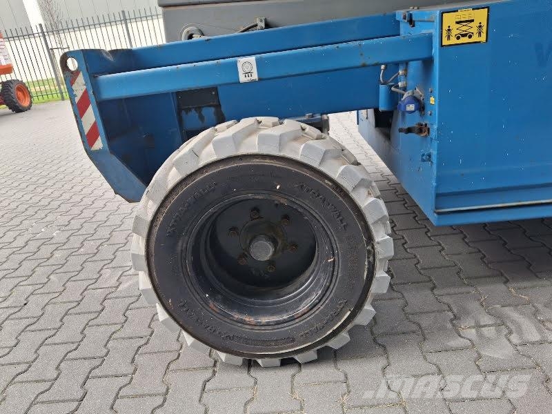 Holland Lift Q-135EL24 Elevadores de tesoura