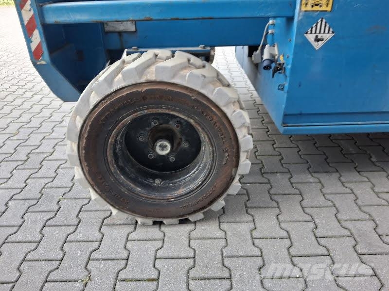 Holland Lift Q-135EL24 Elevadores de tesoura
