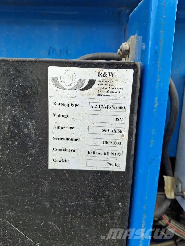 Holland Lift N-195EL12 Nůžková zvedací plošina