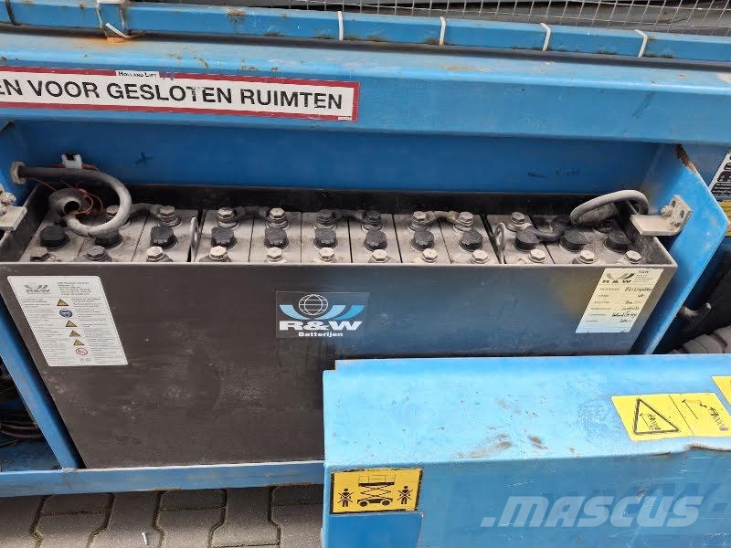 Holland Lift N-195EL12 Nůžková zvedací plošina