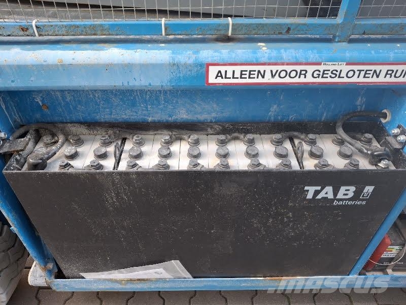 Holland Lift HL-220 E12 Elevadores de tesoura