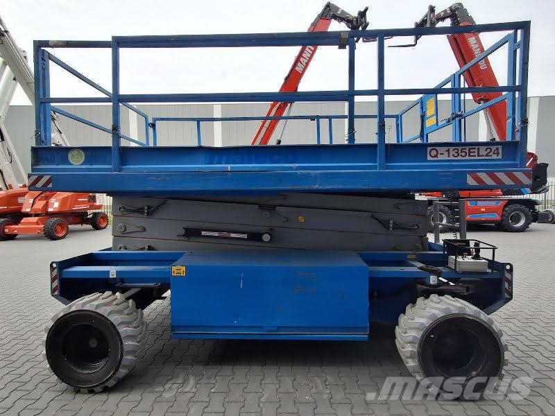 Holland Lift Q-135EL24 Elevadores de tesoura