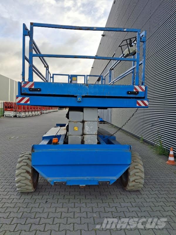 Holland Lift Q-135EL24 Elevadores de tesoura