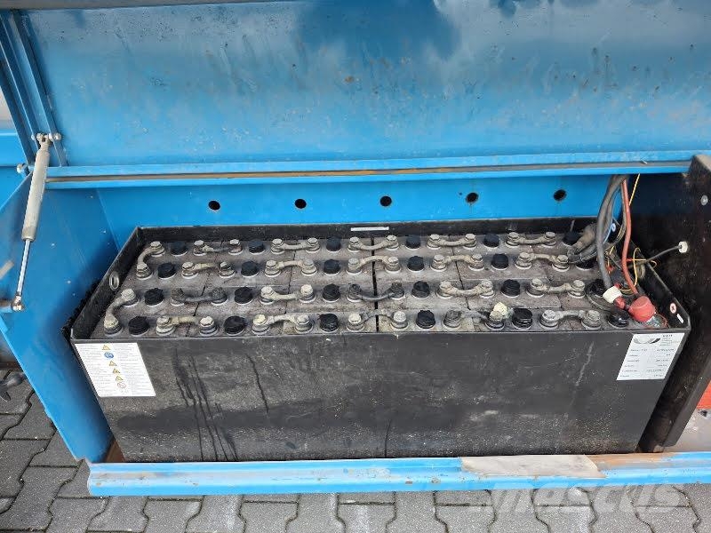 Holland Lift Q-135EL24 Elevadores de tesoura