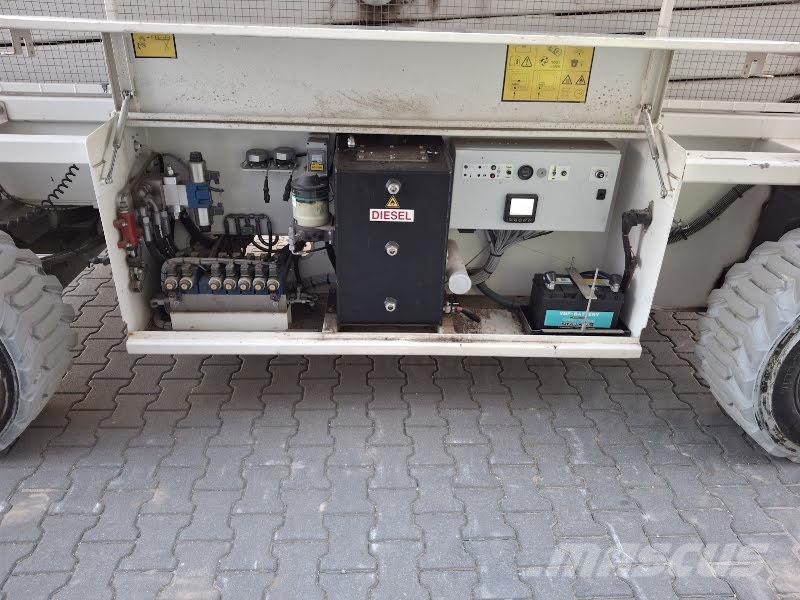 Holland Lift HL-220 D25 4WD/P/N Підйомники-ножиці