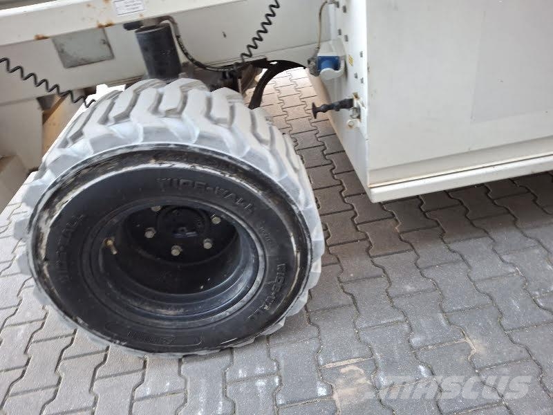 Holland Lift HL-220 D25 4WD/P/N Підйомники-ножиці