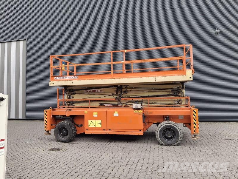 Holland Lift M-250DL27 4WD/P/N Elevadores de tesoura