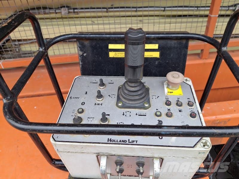 Holland Lift M-250DL27 4WD/P/N Elevadores de tesoura
