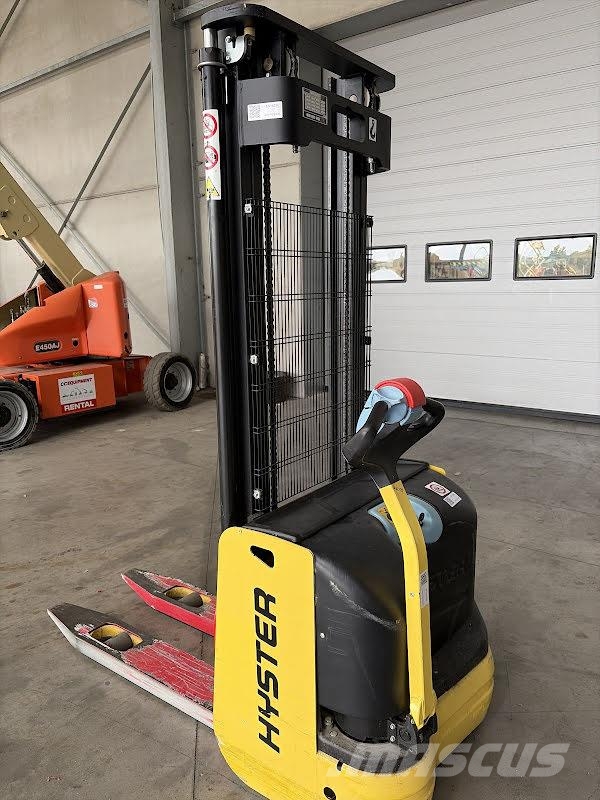Hyster S1.0 Ajettavat pinoamisvaunut