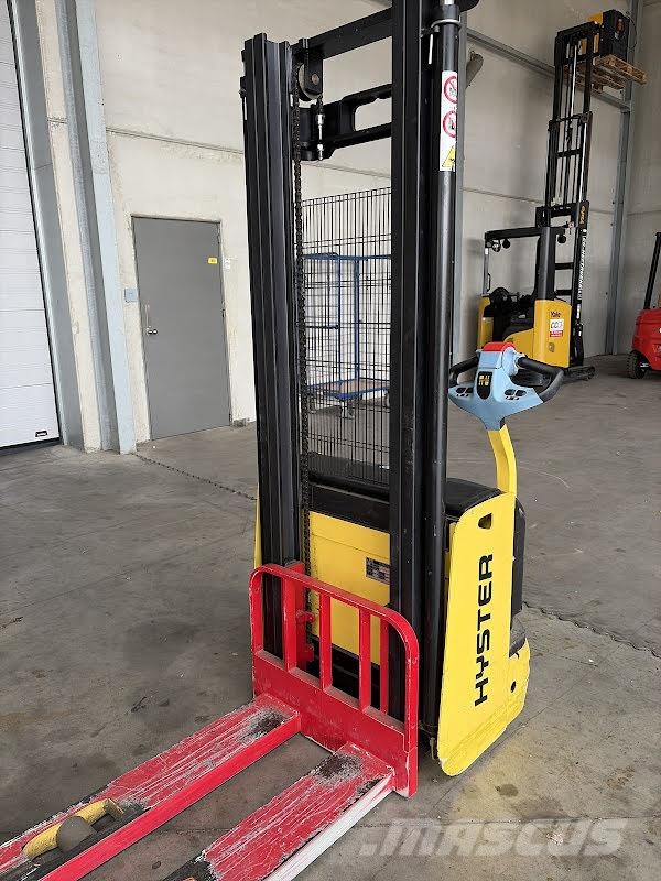 Hyster S1.0 Ajettavat pinoamisvaunut