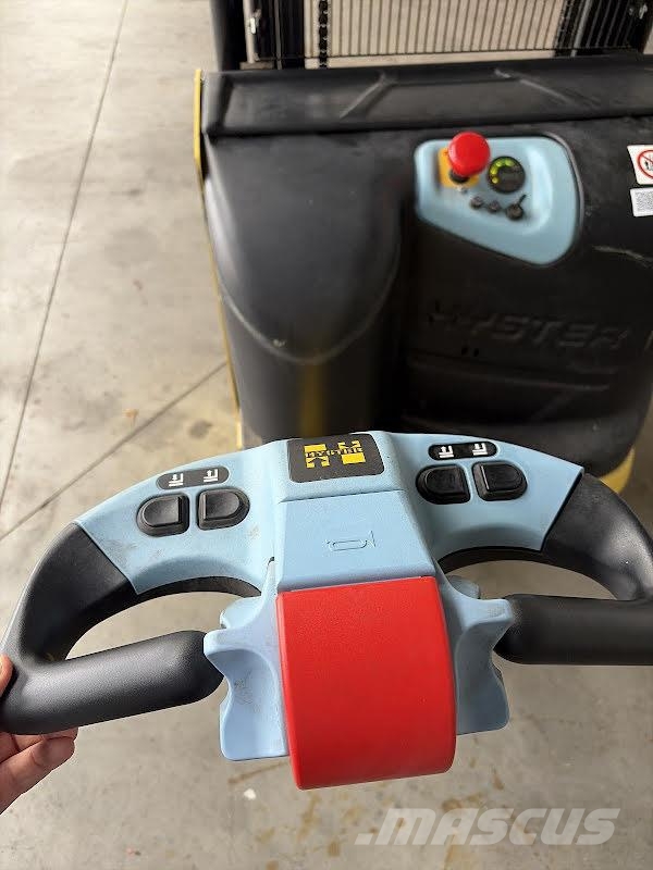 Hyster S1.0 Ajettavat pinoamisvaunut