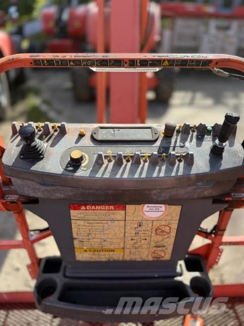 JLG 800AJ ブームリフト　屈伸型