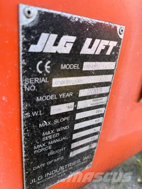 JLG 800AJ ブームリフト　屈伸型