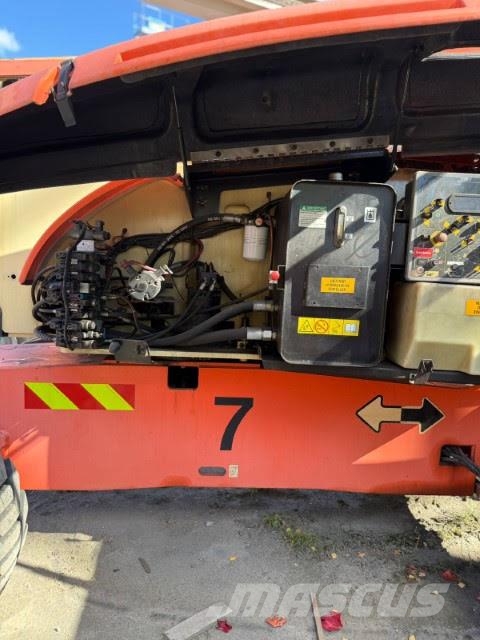 JLG 800AJ ブームリフト　屈伸型
