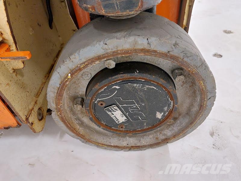 JLG 1230ES Jarbolne penjajuće platforme