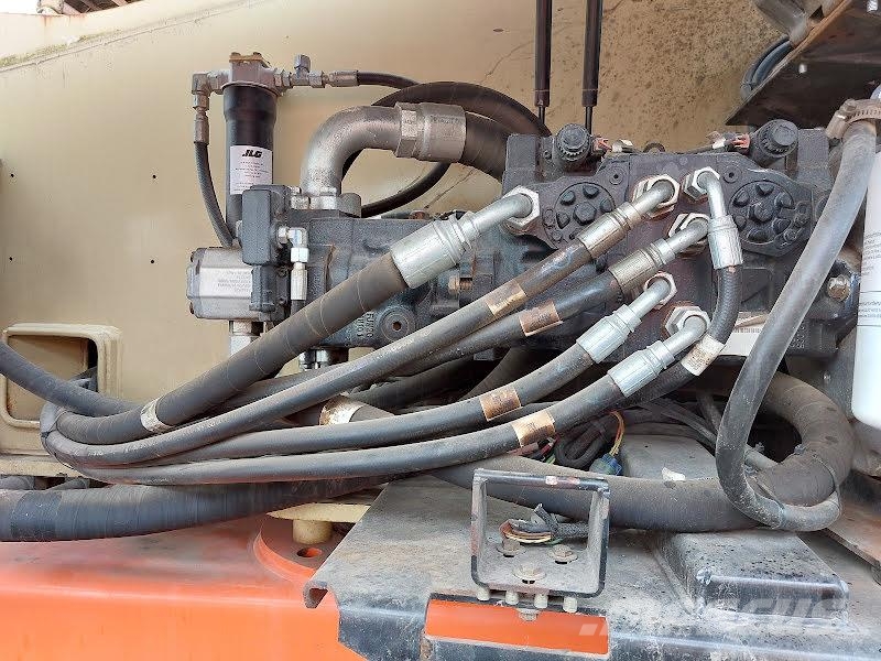 JLG 1250AJP Kĺbové plošiny