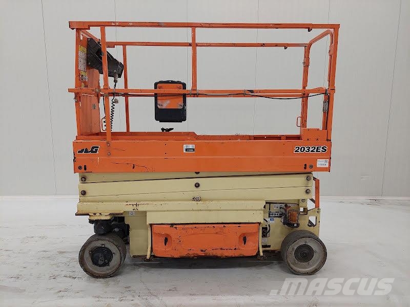 JLG 2032ES Šķerveida pacēlāji
