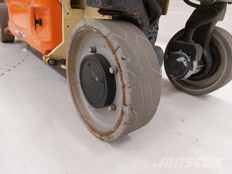 JLG 2632ES Käärtõstukid