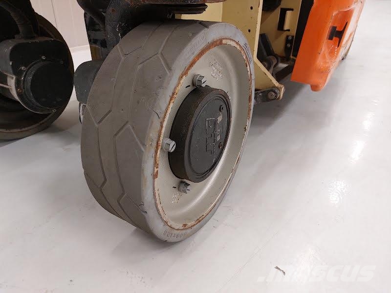 JLG 2632ES Käärtõstukid