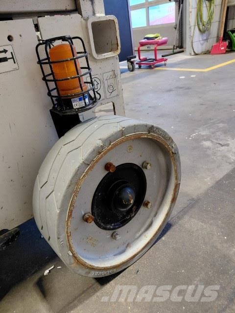 JLG 3246ES 剪叉式升降机