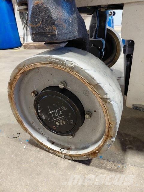 JLG 3246ES 剪叉式升降机