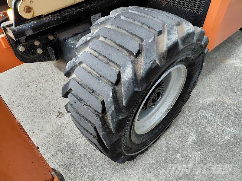 JLG 330LRT Käärtõstukid