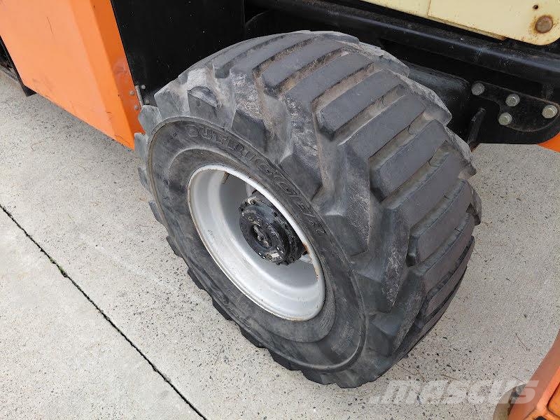 JLG 330LRT Käärtõstukid