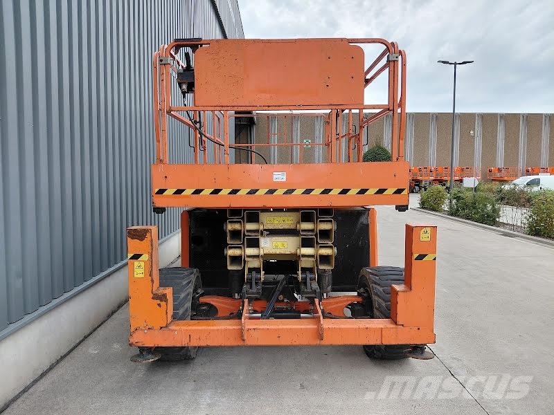 JLG 330LRT Käärtõstukid